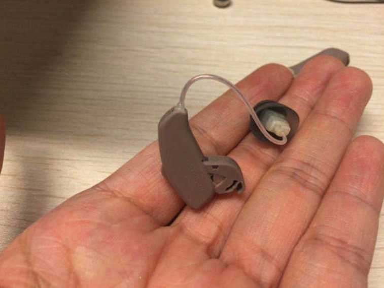 助听器漫天要价，国人耳朵被西方掌控，万家中企为何不敌6家外资